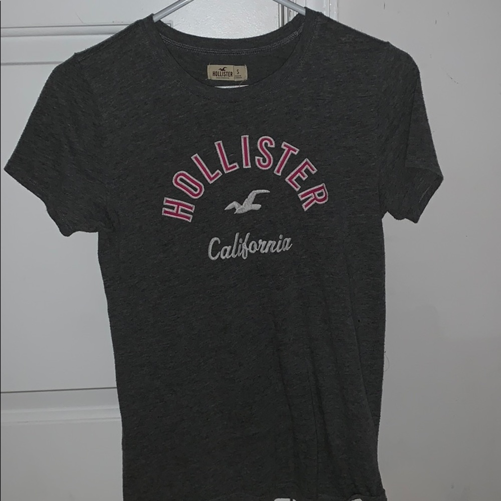 Hollister graphic tee